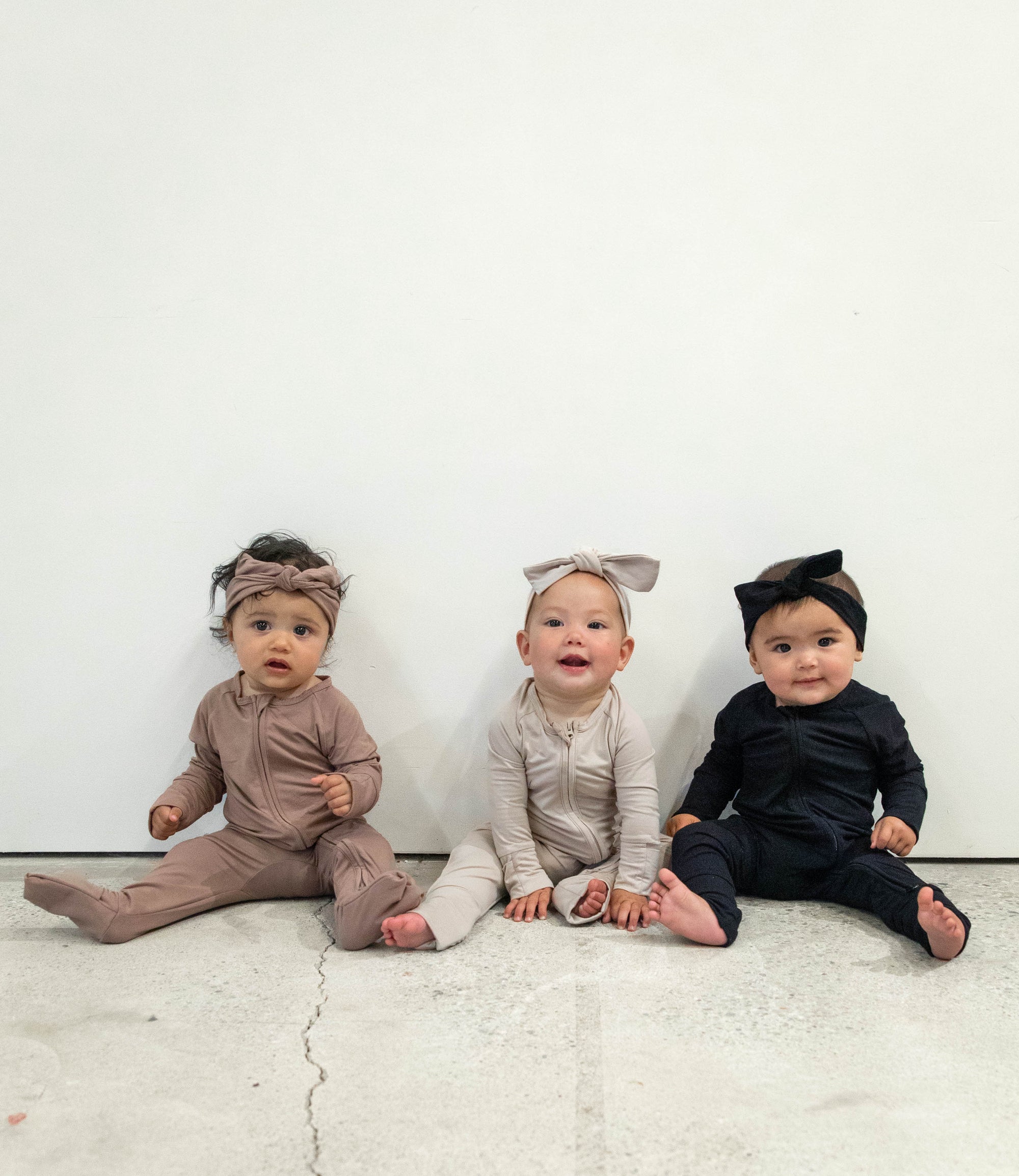 Set-of-4 Organic Cotton Baby Bow in Cocoa, Jet, Heather and Sand